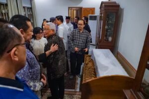 Melayat Almarhum Sarwono Kusumaatmadja, Ketua MPR Bamsoet Akui Partai Golkar dan Seluruh Kadernya Kehilangan Salah Satu Tokoh Nasional Terbaik