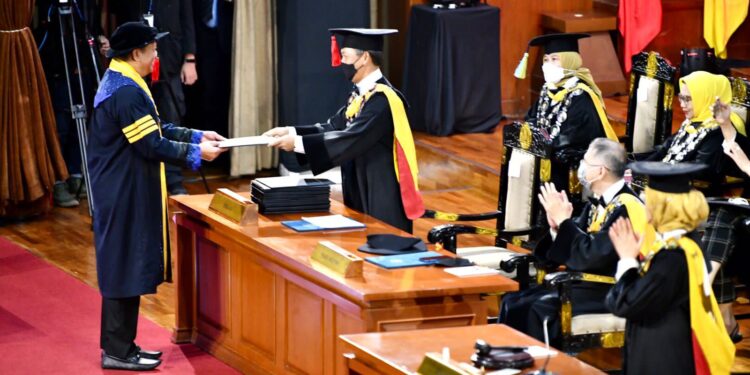 Wisuda Doktor Ilmu Hukum UNPAD, Ketua MPR Bamsoet Ingatkan Penguatan MPR RI Antisipasi Kedaruratan Politik Atau Konstitusi