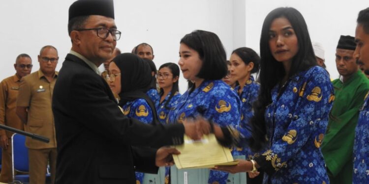Bupati Lembata Lantik PNS Baru : Jaga Etika Birokrasi