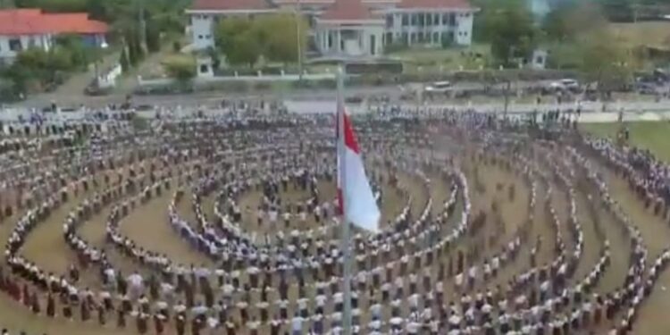 Tarian Dolo Massal Semarakan Hardiknas Lembata