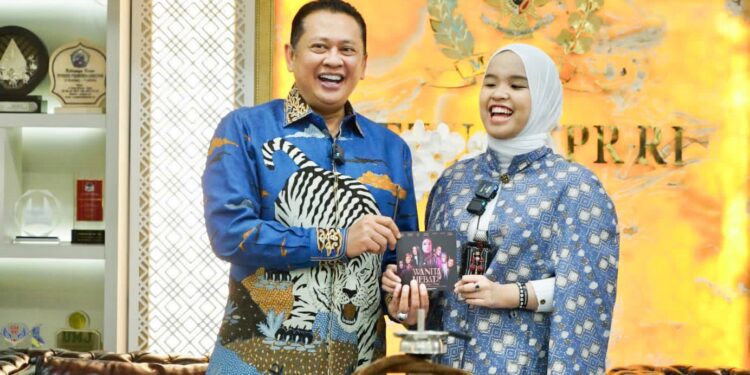 Ketua MPR RI Bamsoet Duet Nyanyikan Lagu ‘My Way’ Bersama Putri Ariani