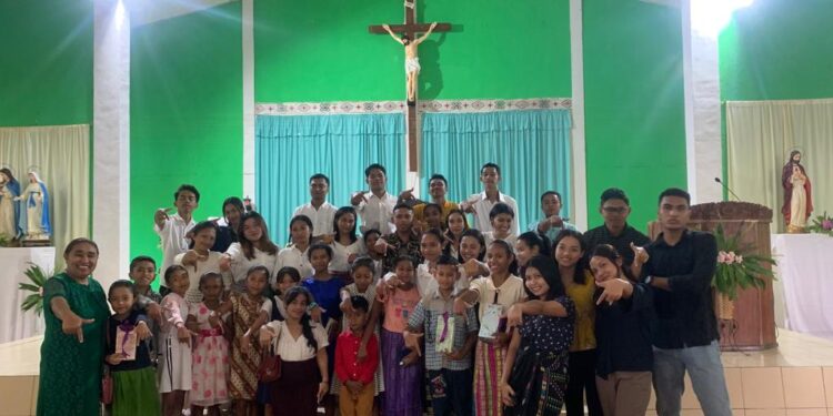 KMK  Thomas More FEB Undana Tutup Kemah Kerja Bakti : “Melayani dan Mengajar Sebuah Karunia”