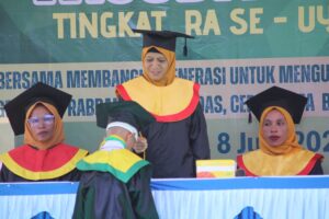 Semarak Wisuda R A Se-Uyelewun