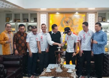 Ketua IMI Basoet Kasih Hadiah Rp 100 Juta Kepada Pembalap Indonesia Fadilah Arbi Aditama