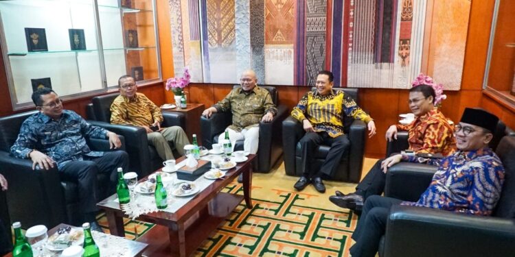 Rapat Konsultasi Pimpinan MPR RI dengan Pimpinan DPD RI