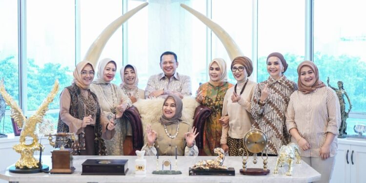 Terima Pengurus Ikatan Mantan Awak Kabin Garuda Indonesia, Ketua MPR Bamsoet Ajak Kembangkan Perekonomian Nasional