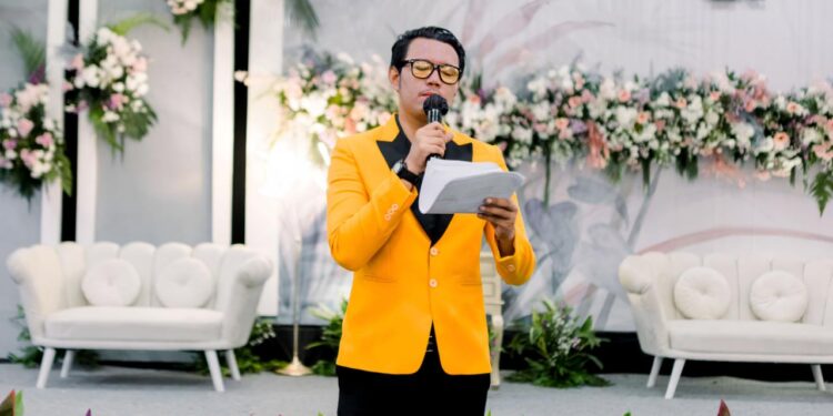 Pernah Penyiar Radio, Adam Badru, Kini Sukses Jadi MC