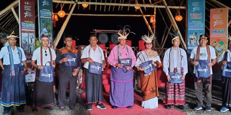Bupati Matheos Tan : Festival Uyelewun, Tradisi Budaya Jangan Tergerus Arus Zaman