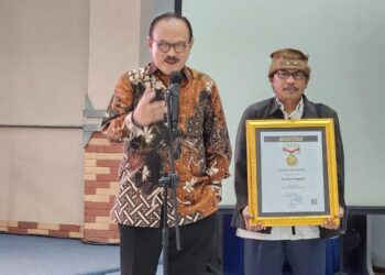 Eros Jarot Raih Anugerah Tokoh Pejuang Kemerdekaan Pers