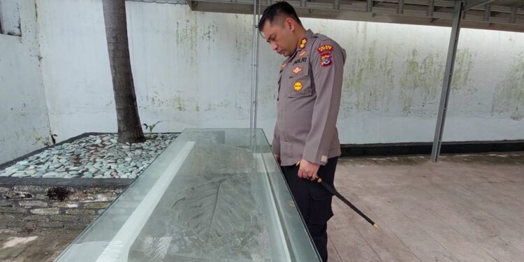 Kapolres Ende Joni Mahardika Kunjungi Rumah Pengasingan Bung Karno di Flores