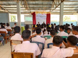 Mahasiswa Unwira KKN di Aimere, Provokasi Pelajar Memilih