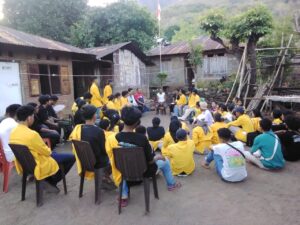 Mahasiswa Arsitek Undana Survei Rumah Adat Berstruktur Tradisional di Lamalera