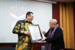 Ketua MPR RI Bamsoet Raih Dua Rekor MURI