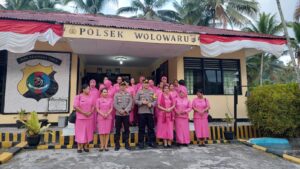 Kapolres Ende dan Ketua Bhayangkari Kunker di Dua Polsek Wilayah Polres Ende