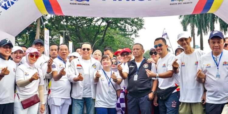 Ketua MPR RI Bamsoet Buka Fun Walk HUT  Ke-55 KADIN Indonesia di Gelora Bung Karno