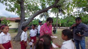 Ketua Bhayangkari Ende Santuni Anak Sekolah Yatim Piatu di Maukaro