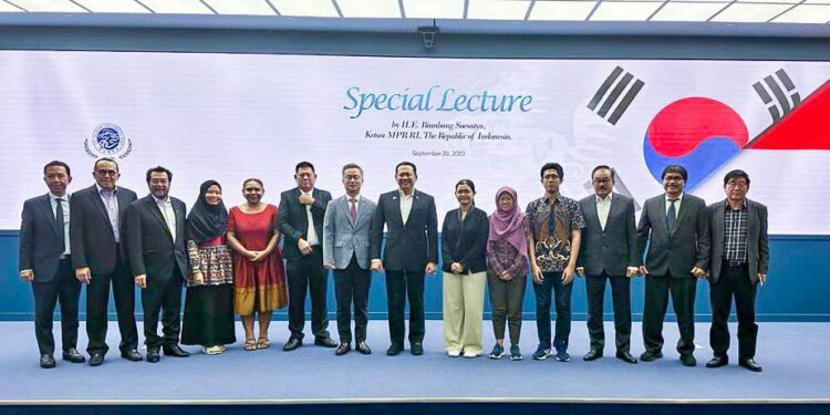 Ketua MPR RI Bamsoet Kuliah Umum Tentang Tantangan Masa Depan Umat Manusia di Yeungnam University, Korea Selatan