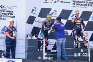 Ketua MPR Bamsoet Serahkan Trophy Juara Dunia Moto2 di Pertamina Mandalika International Circuit, Lombok