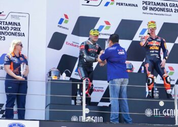 Ketua MPR Bamsoet Serahkan Trophy Juara Dunia Moto2 di Pertamina Mandalika International Circuit, Lombok