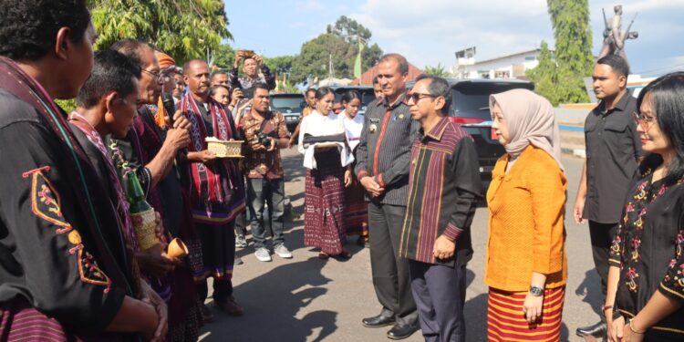 Gubernur NTT Ayodhia Kalake Kunker Lewotanah Flores Timur