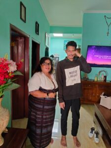 AnggotaTim Satgas Anti Human Trafficking Golkar dan PADMA INDONESIA Dampingi Anak Woloaro Rindu Keluarga di Negeri Jiran