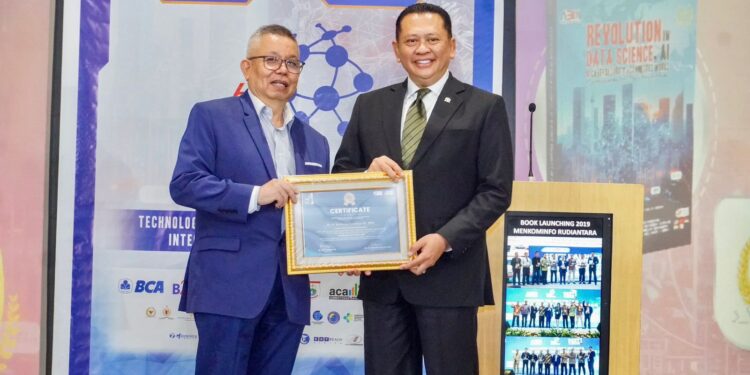 Ketua MPR RI Bamsoet Kembali Raih Penghargaan Best Data and AI Governance sektor Legislatif