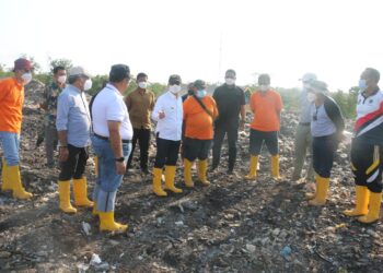 Gubernur Tinjau Lokasi Kebakaran di TPA Alak, Segera Ditangani