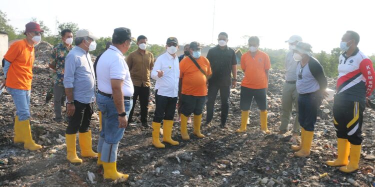Gubernur Tinjau Lokasi Kebakaran di TPA Alak, Segera Ditangani