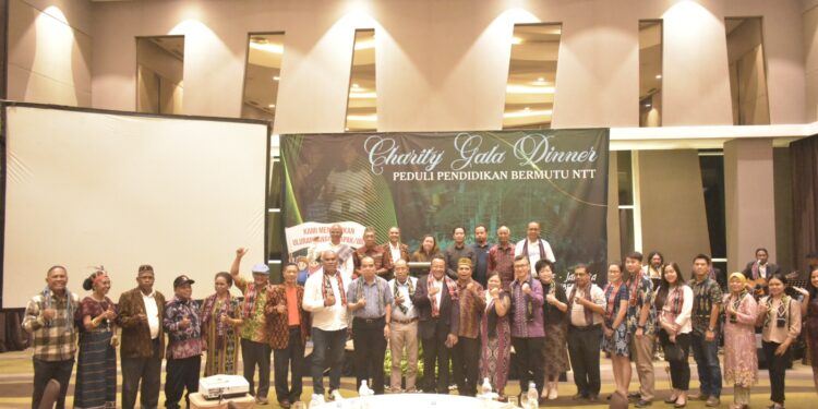 H. Sulaeman L Hamzah, Sumbang 1000 Sak Semen Untuk SMARD Lembata