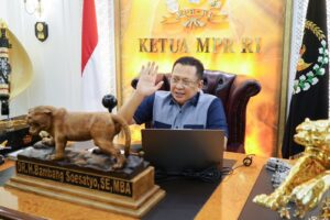 Ketua MPR Bamsoet Raih Penghargaan National Figure Teropong Democracy Award 2023