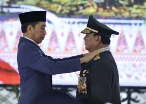 Presiden Jokowi Semat Pangkat Jenderal Prabowo