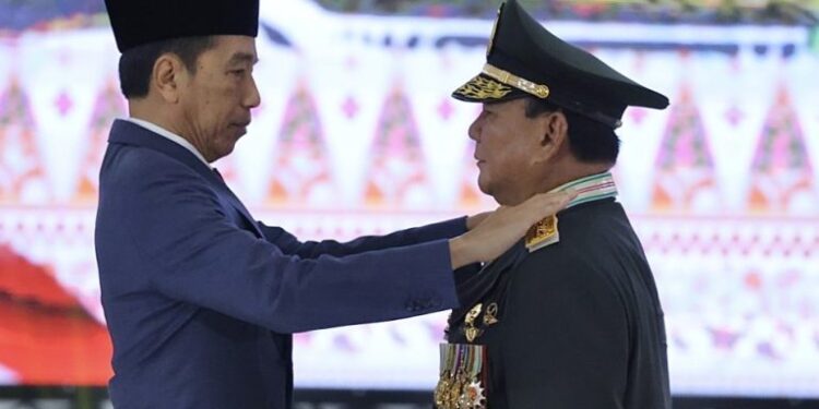 Presiden Jokowi Semat Pangkat Jenderal Prabowo