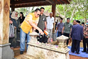 Ketua MPR RI Bamsoet Ziarah ke Makam Orangtua di Salatiga Jelang Pencoblosan Pemilu 2024