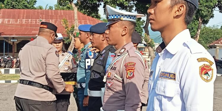 Kapolres Sikka Pimpin Apel Gelar Pasukan Operasi Keselamatan Turangga dan Aksi Keselamatan Jalan