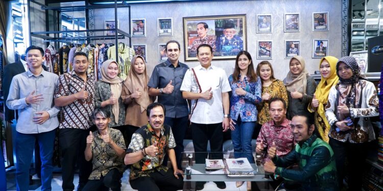 Kunjungi The Diplomat Tailor and Batik Gallery, Ketua MPR RI Bamsoet Ajak Lestarikan Batik Indonesia