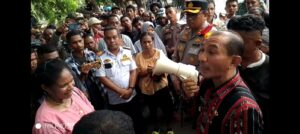 Penjabat Bupati Sikka Sukses Redahkan Aksi Protes Pedagang Atas Kenaikan Tarif Retribusi di Pasar Alok Maumere