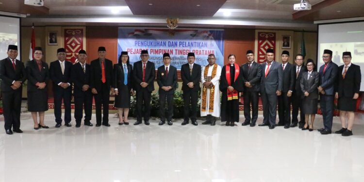 Gubernur Kalake Lantik 27 Pejabat Pimpinan Tinggi Pratama Lingkup Pemprov NTT