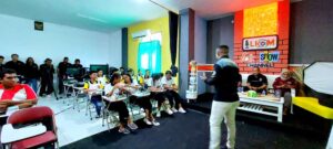 Mahassiwa Ilmu Komunikasi Unipa Gelar Pelatihan Creatif Conten Creator Bagi Siswa SMA di Kabupaten Sikka