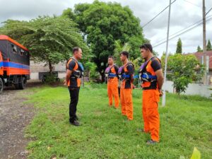 Nelayan Aimere Tenggelam, Tim Sar Lakukan Pencarian