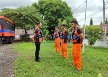 Nelayan Aimere Tenggelam, Tim Sar Lakukan Pencarian