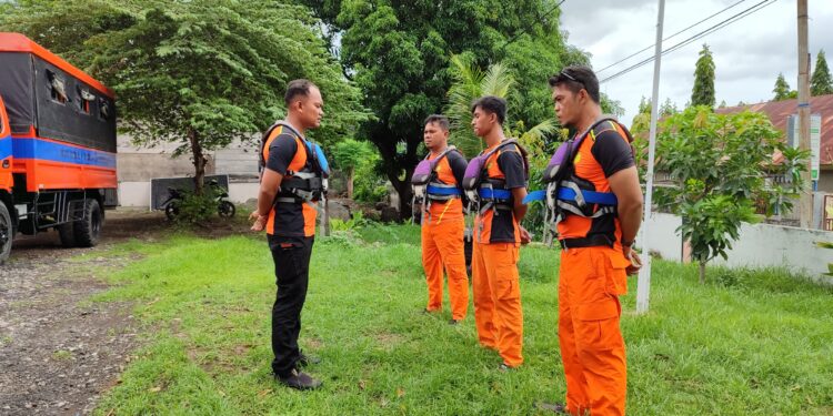 Nelayan Aimere Tenggelam, Tim Sar Lakukan Pencarian