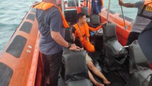 Tim SAR Manggarai Barat Selamatkan Penumpang Kapal Duta Bahagia