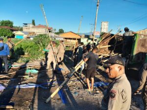 Pemkab Sikka Tertibkan Pedagang Berjualan Sepanjang Jalan Geliting