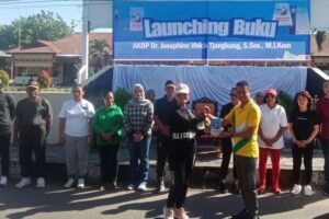 Peluncuran Buku Vivick Tjangkung : Kenangan Untuk Masyarakat Lembata