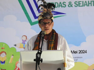 Bupati Lembata Matheos Tan: “Hargai Guru, Suluh Kegelapan “