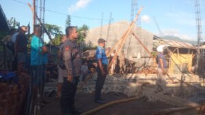 Si Jago Merah Lahap Rumah Permanen di Desa Namangkewa