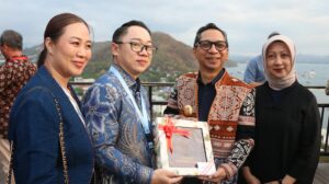 Gubernur  NTT Ayodhia Jamu Makan Malam 23 Dubes di Labuan Bajo