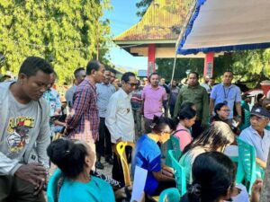 Gubernur NTT Ayodhia Kalake Pantau Pasar Murah Kelurahan Madawat