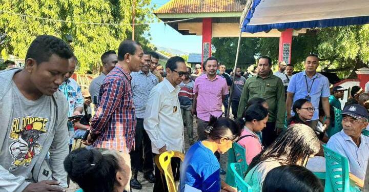 Gubernur NTT Ayodhia Kalake Pantau Pasar Murah Kelurahan Madawat