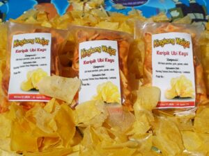 Mahasiswa Kimia FST UNWIRA Produksi Kingkong Waijar dan Tapioka di Waijarang